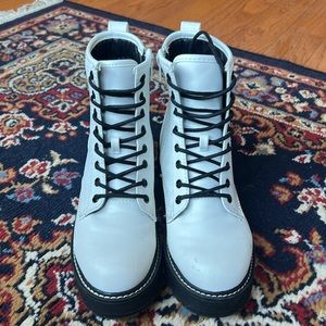 Steve Madden White Boots Size 5.5(Women’s) Zip Up